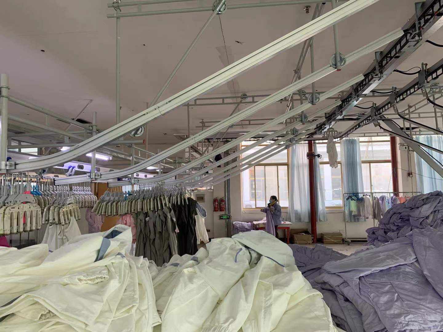 服裝普通電動輸送線.jpg